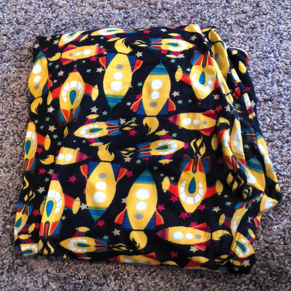 EUC TC Rocketships LuLaRoe